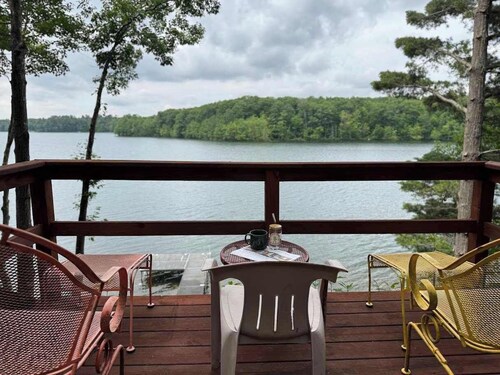 Decompression Zone: Peaceful Retreat with Lake View