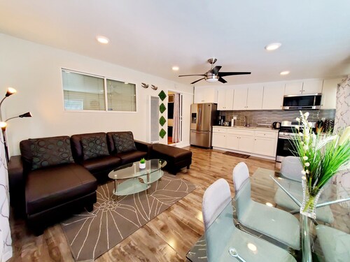 Newly Renovated Stylish Guest Suite with Exterior Entrance