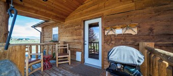 Newer Cozy Cabin; Private & Under 10 Minutes to Cody!
