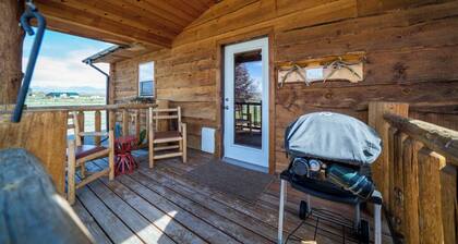 Newer Cozy Cabin; Private & Under 10 Minutes to Cody!