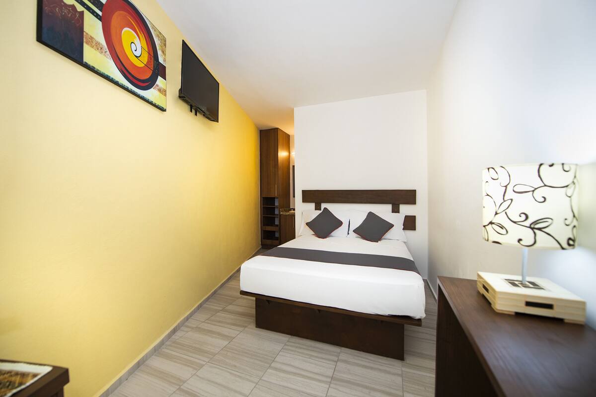 Basic Room | WiFi (free), bed sheets