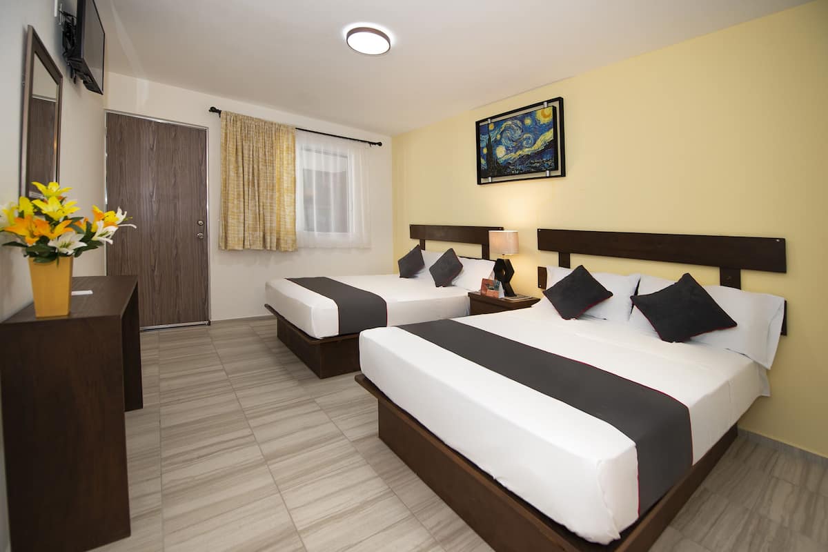 Standard Room, 2 Double Beds | Wifi gratis y ropa de cama