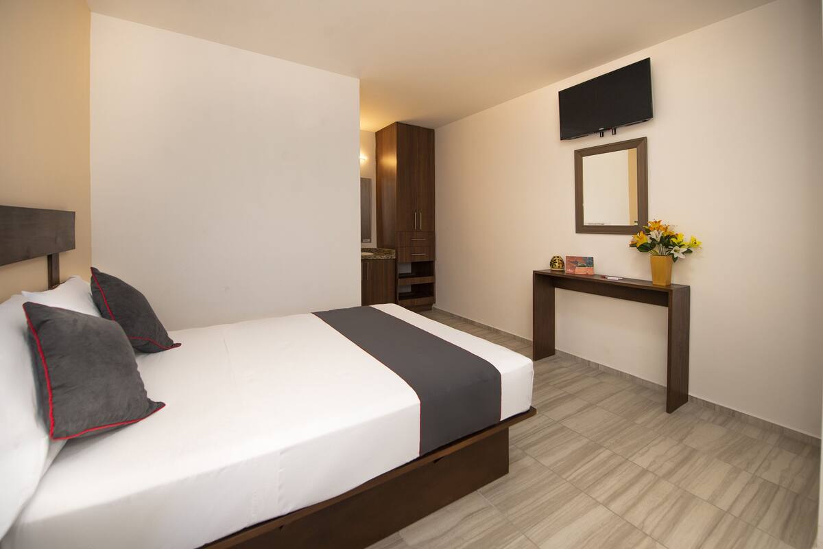 Standard Room, 1 Double Bed | WiFi (free), bed sheets