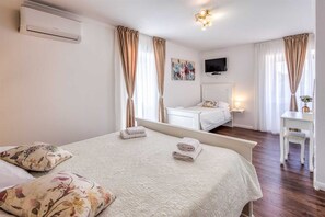2 室のベッドルーム、アイロン / アイロン台、WiFi (無料)、ベッドシーツ