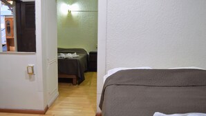 Standard Room, Multiple Beds | Iron/ironing board, WiFi (free) - Hotel Casa Genesis (Oaxaca)