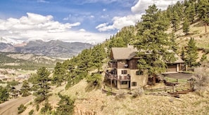 A multi-story mountain lodge with a balcony, surrounded by trees and mountains. - Destiny Family Vacation Home at Windcliff by RedAwning (Estes Park)