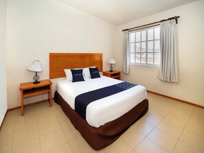 高級寢具、書桌、手提電腦工作空間、熨斗/熨衫板