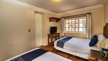 標準三人房 (1 Double Bed) | 1 間臥室、高級寢具、書桌、筆電工作空間