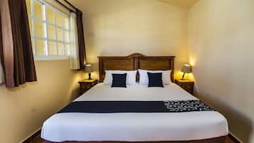 高級寢具、書桌、筆電工作空間、熨斗/熨衣板