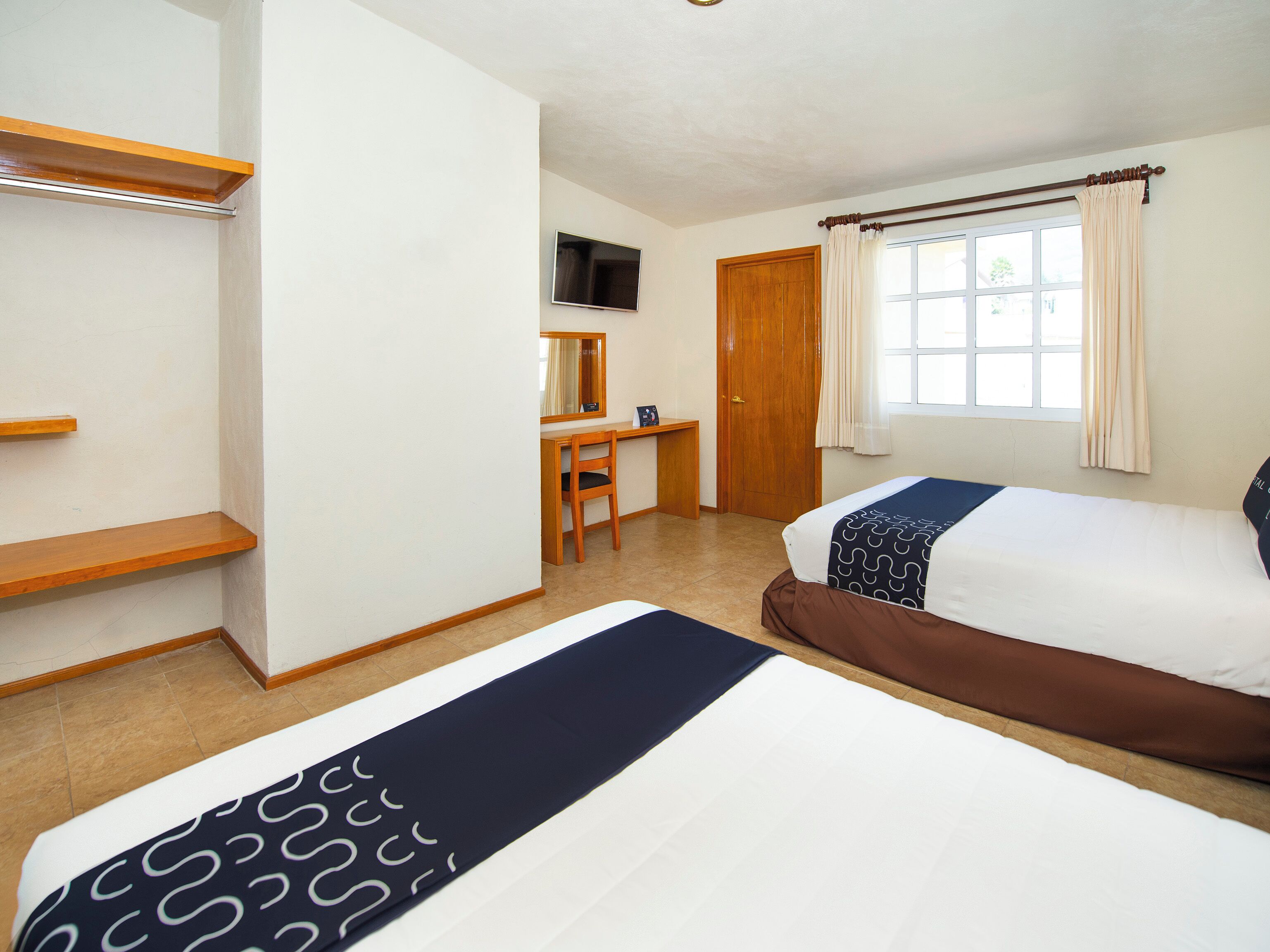 1 bedroom, premium bedding, desk, laptop workspace