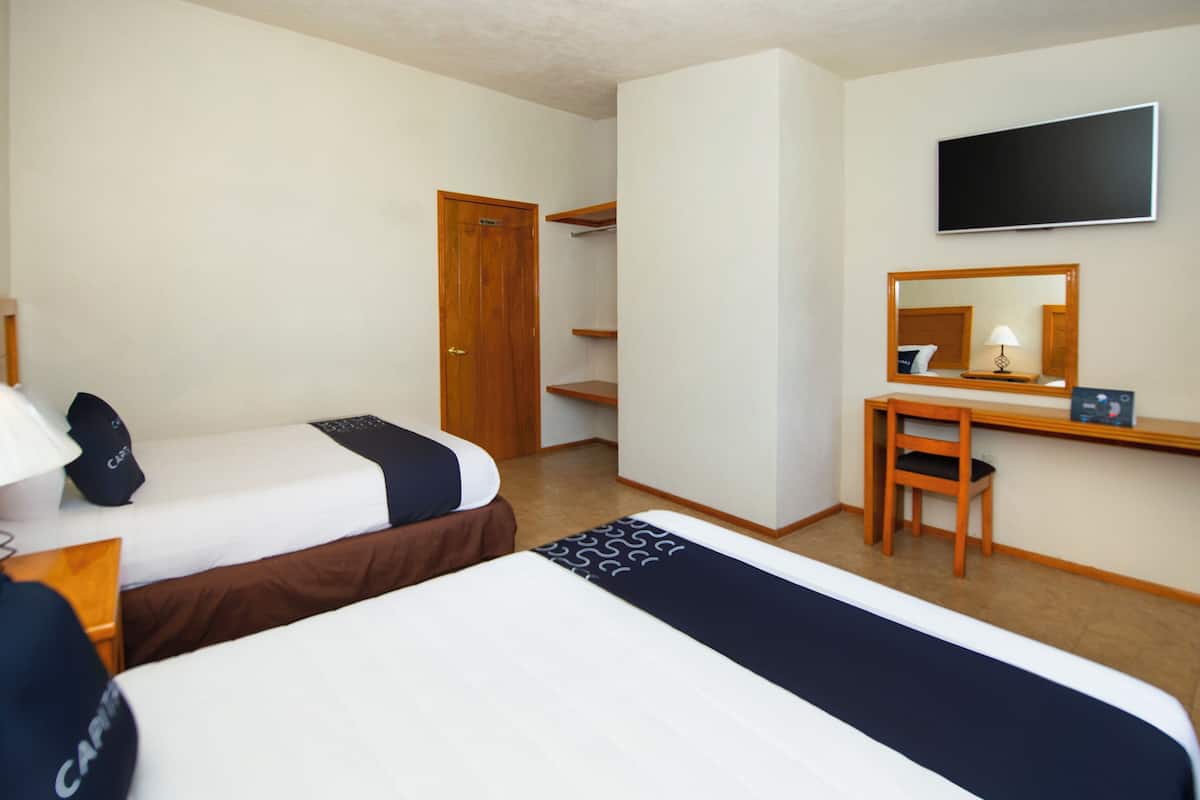1 Schlafzimmer, hochwertige Bettwaren, Schreibtisch