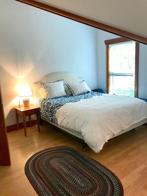 4 bedrooms, WiFi, bed sheets - Shore front home in a charming summer community (Sorrento)