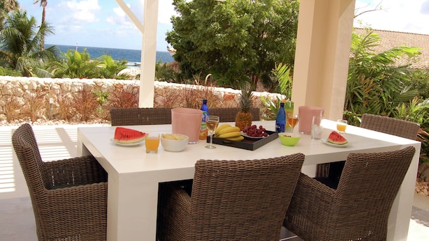 Balcony - Modern Apartment With Swimming Pool in Willemstad (Willemstad)