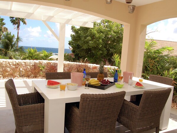 Balcony - Modern Apartment With Swimming Pool in Willemstad (Willemstad)