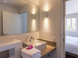Bathroom - Luxury Detached Villa With Pool in Jan Thiel in Willemstad for six (Jan Thiel)