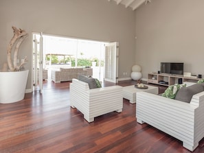 Living room - Beautiful Villa With Private Pool Within Walking Distance of Jan Thiel Beach on Curacao (Jan Thiel)