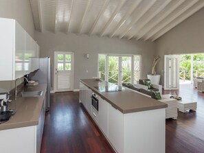 Private kitchen - Beautiful Villa With Private Pool Within Walking Distance of Jan Thiel Beach on Curacao (Jan Thiel)