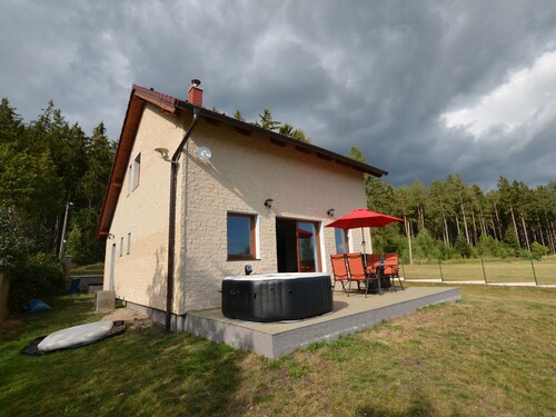 Lavish Villa in Rožmitál pod Tremšínem With Jacuzzi