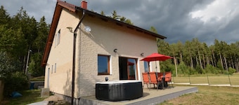 Lavish Villa in Rožmitál pod Tremšínem With Jacuzzi