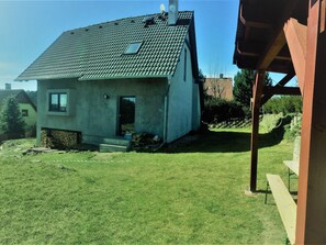Exterior - Alleistehendes Cottage With Fireplace and Table Tennis Only 40 km From Prague (Mšecké Žehrovice)