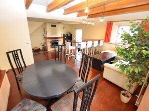 Fireplace - Alleistehendes Cottage With Fireplace and Table Tennis Only 40 km From Prague (Mšecké Žehrovice)