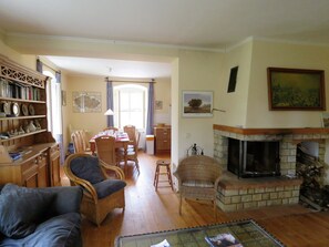 House | Living room | DVD player - Former Parsonage in Western Bohemia (Milire)