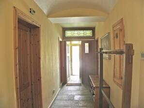 House | Reception - Former Parsonage in Western Bohemia (Milire)