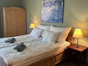 House | 4 bedrooms, individually furnished, bed sheets - Former Parsonage in Western Bohemia (Milire)