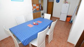 Villa | Dining
