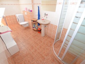 Villa | Bathroom