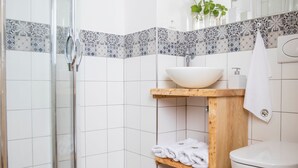 Shower, towels - Detached House With Private Swimming Pond and Sauna in Nordbohmen (Krasna Lipa)