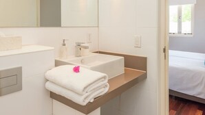 Villa | Baño | Regadera y toallas 