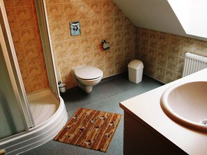 Shower, towels - Cozy Holiday Home in Svetlá pod Ještedem With Mountain View (Svetla pod Jestedem)