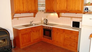 Fridge, microwave, stovetop - Cozy Holiday Home in Svetlá pod Ještedem With Mountain View (Svetla pod Jestedem)