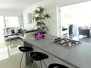 Private kitchen - Modern Villa in Willemstad Curacao With Private Pool (Willemstad)