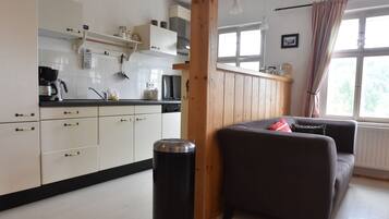 Kursi makan untuk bayi