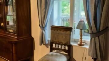 House | 3 bedrooms, individually furnished, iron/ironing board, bed sheets