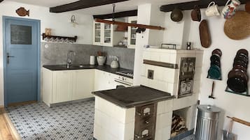 House | Private kitchen | Stovetop, coffee/tea maker, high chair
