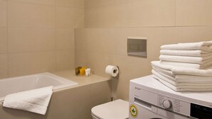Apartment | Bathroom