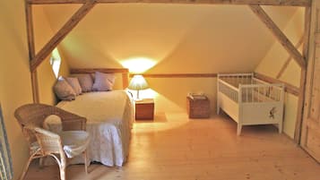 House | 3 bedrooms, individually furnished, bed sheets