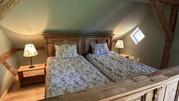 House | 3 bedrooms, individually furnished, bed sheets