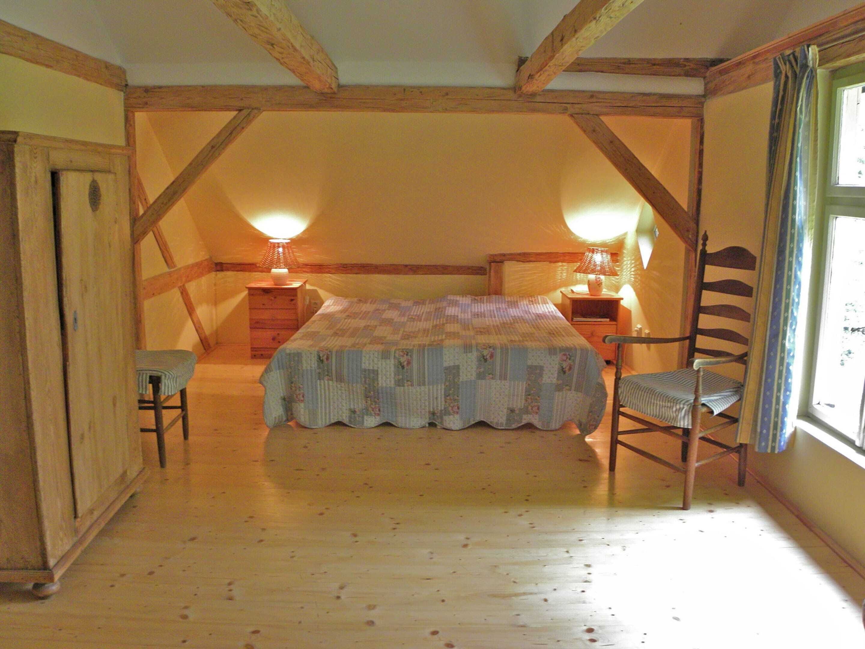 3 عدّة غرف نوم وطراز فريد لكل وحدة وملاءات أسرّة