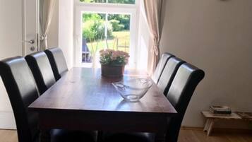 Apartment | Dining
