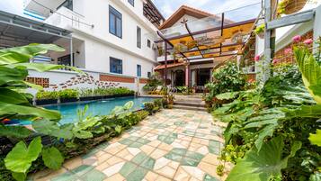 Outdoor pool, pool loungers