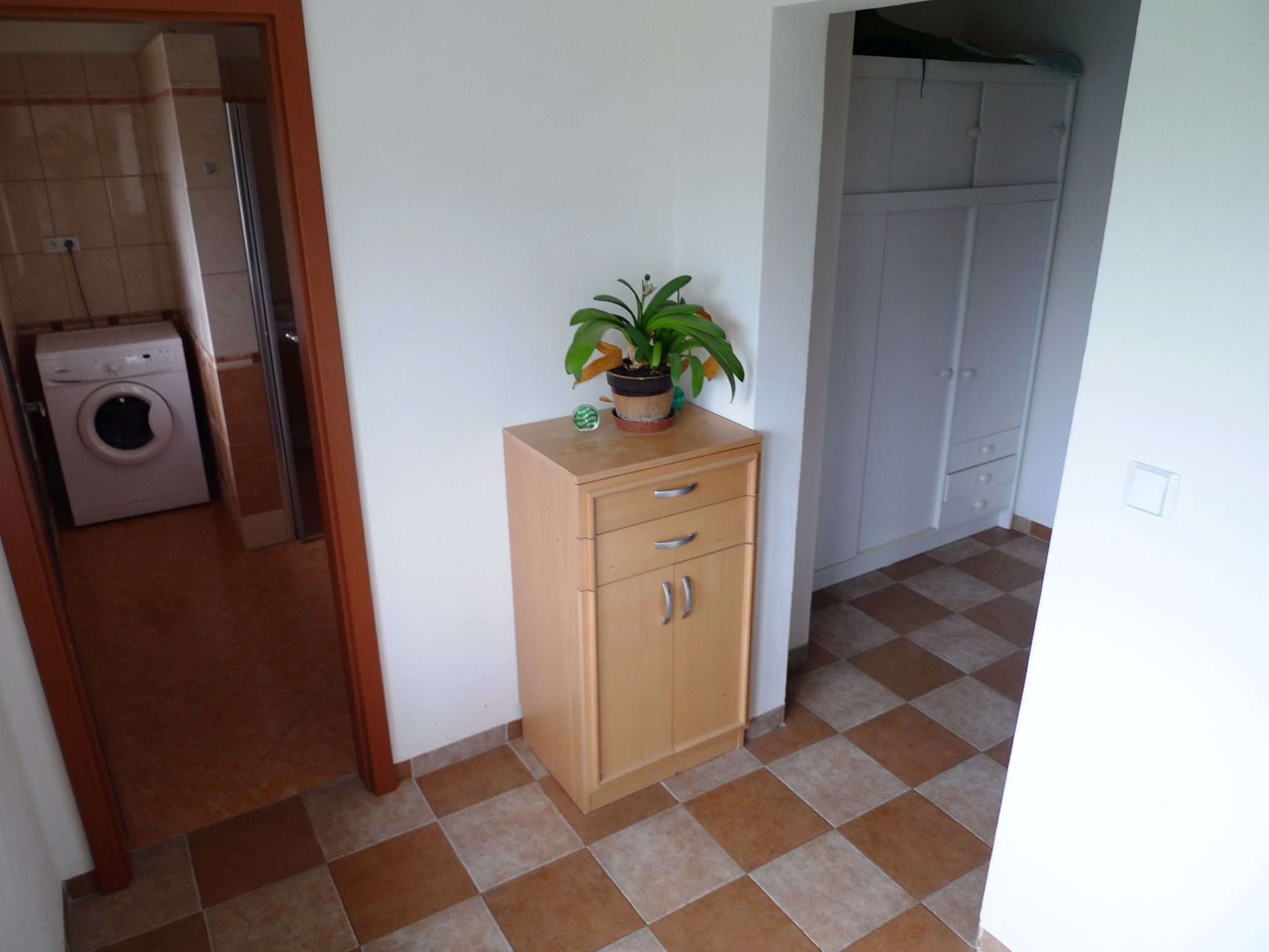 1 bedroom, bed sheets
