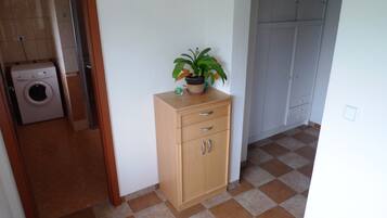 1 bedroom, bed sheets