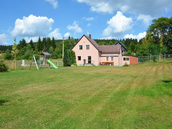 Exterior - Beautiful Holiday Home in the Erzgebirge, Sea Level 900 m, With Large, Well-kept Garden (Horni Blatna)