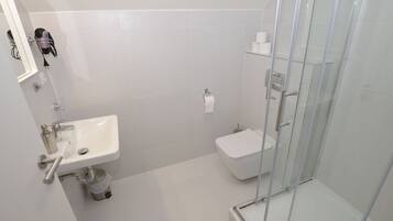 Shower dan handuk