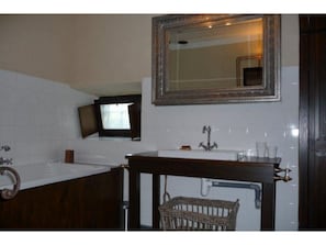 House | Bathroom | Shower, towels
