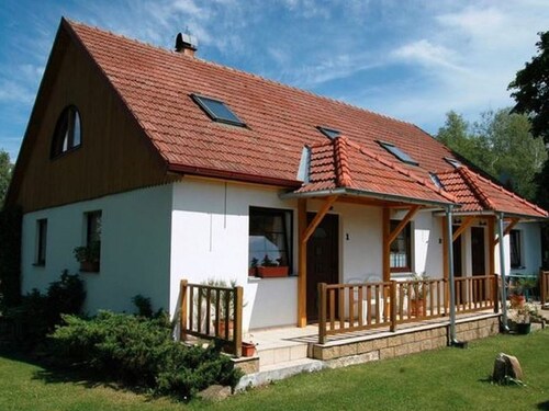 Comfortable Apartment With Private Terrace, Near Lipnolake Beach